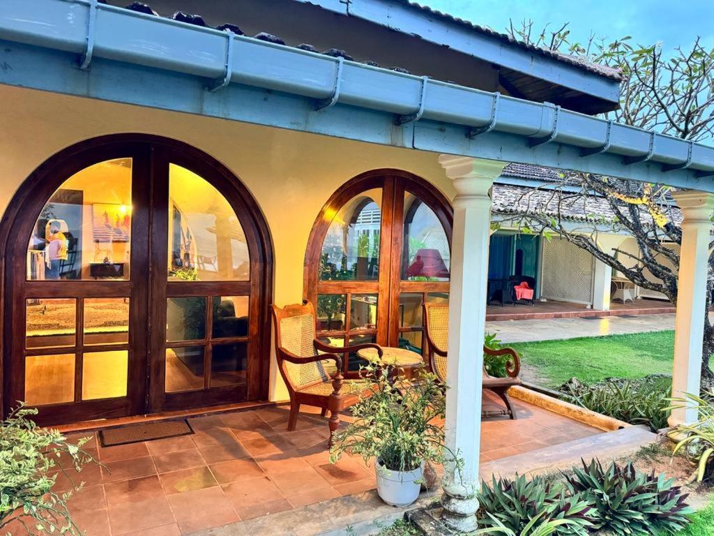 Isle Of Thalpe Bed & Breakfast Unawatuna Exterior photo